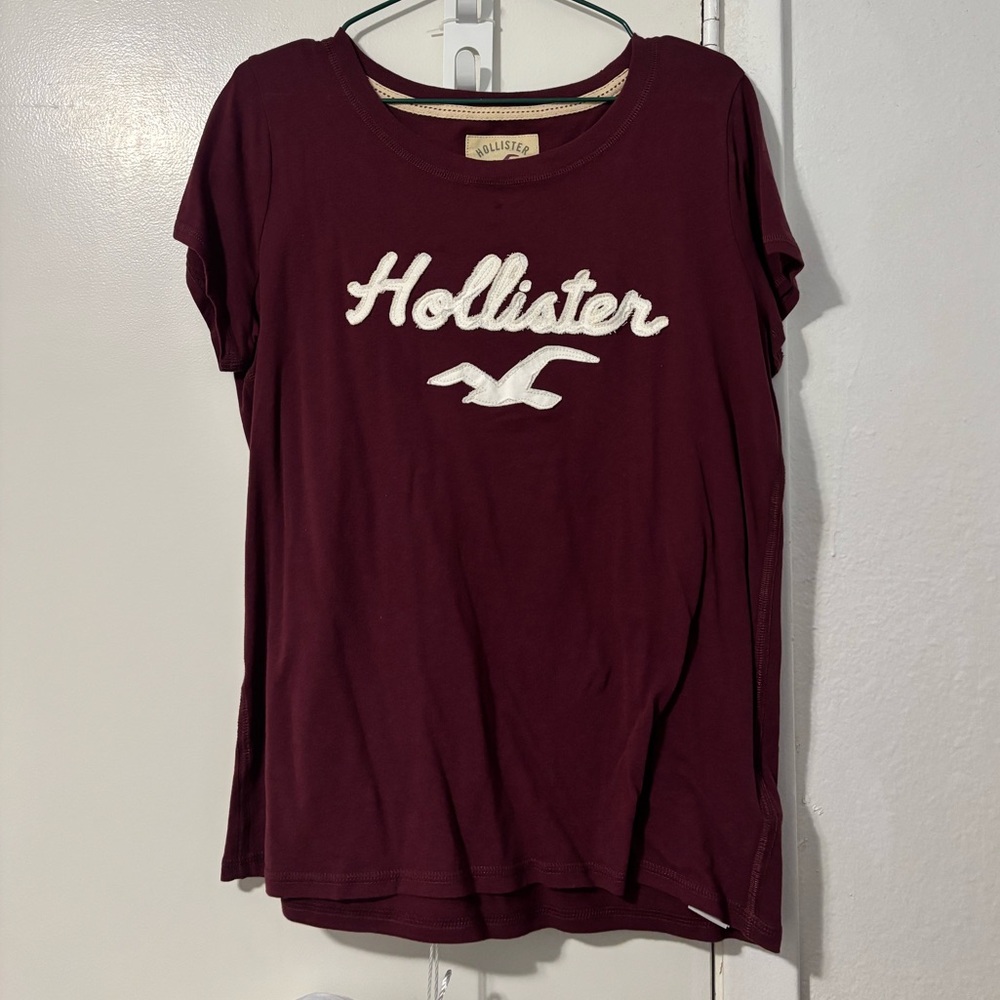Vintage Hollister Women's Burgundy Short Sleeve Tee